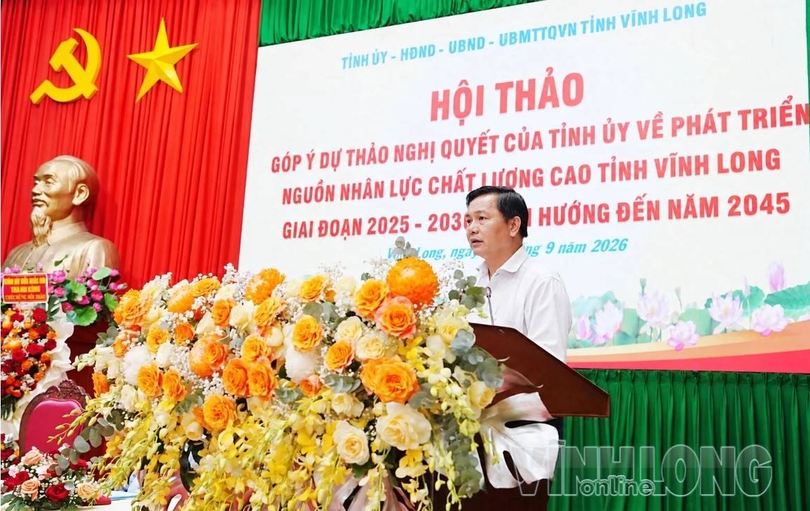 Đồng chí Trần Văn Lâu- Ủy viên BCH Trung ương Đảng, Bí thư Tỉnh ủy, Trưởng đoàn Đại biểu Quốc hội tỉnh Vĩnh Long, phát biểu chỉ đạo tại hội thảo.
