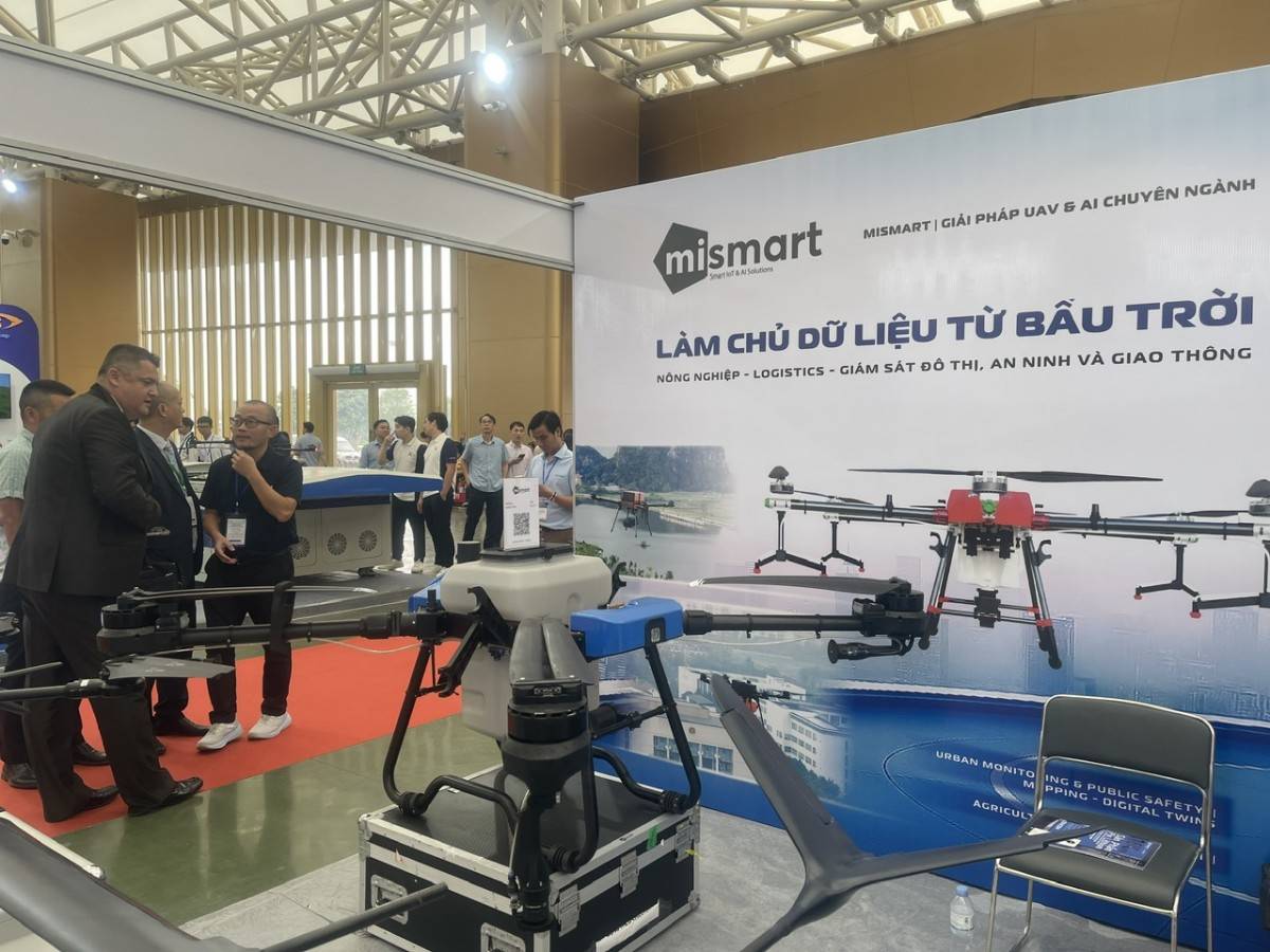 Gần 600 gian hàng công nghệ cao quy tụ tại Hà Nội