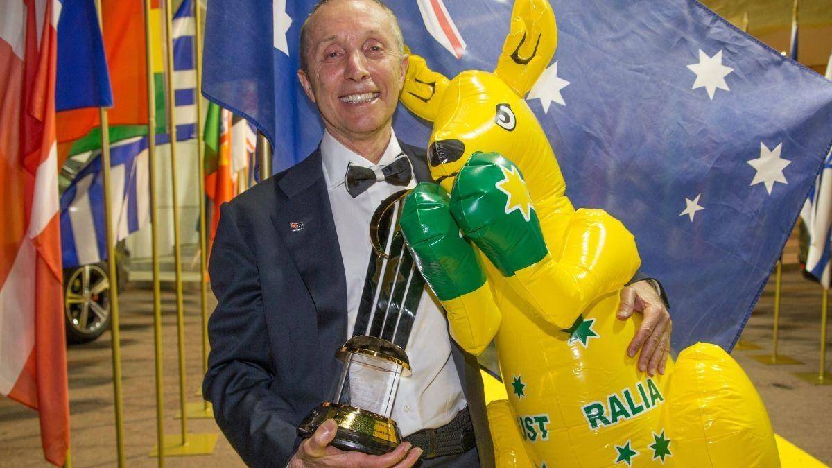 Manny Stul nhận giải EY World Entrepreneur of the Year 2016 tại Monaco, trở thành người Australia đầu tiên giành giải thưởng doanh nhân toàn cầu này.