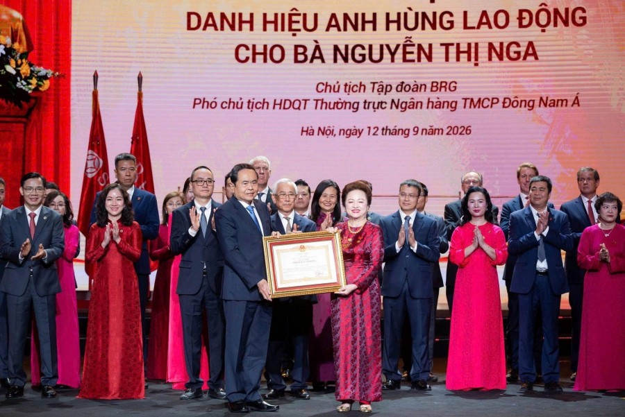 Chủ tịch BRG Nguyễn Thị Nga được phong tặng danh hiệu Anh hùng Lao động thời kỳ đổi mới