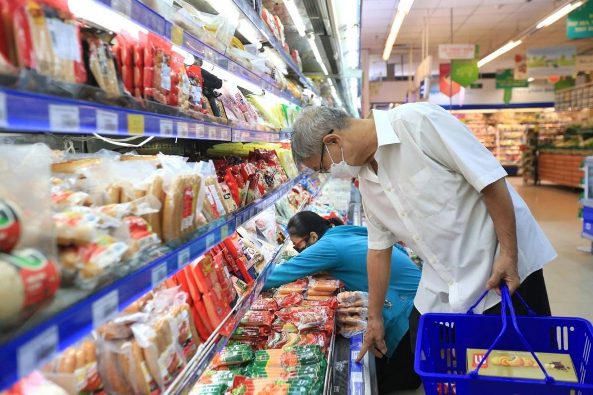 Đối với bán hàng không tại địa điểm giao dịch thường xuyên, tổ chức, cá nhân kinh doanh phải thông báo tới Ủy ban nhân dân cấp xã nơi tổ chức hoạt động theo đường bưu điện, trực tiếp hoặc qua hệ thống dịch vụ công trực tuyến, chậm nhất 03 ngày làm việc trước khi thực hiện. 