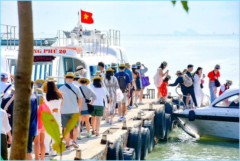 Du lịch Khánh Hòa tăng tốc, đón hơn 6,3 triệu lượt khách quốc tế