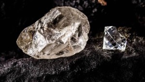 Kim cương thô qua cửa khẩu phải đáp ứng chuỗi kiểm soát mới