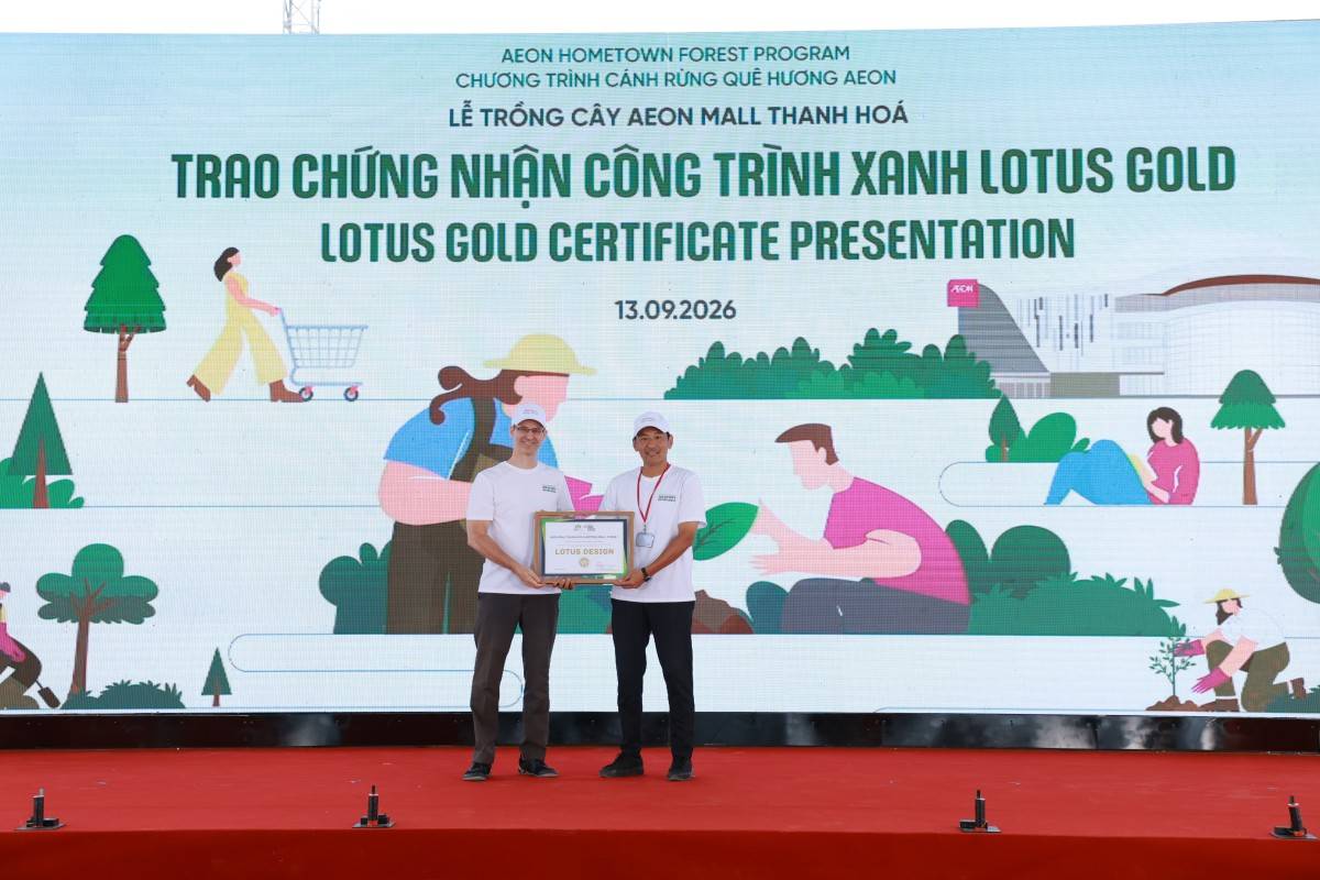 Lãnh đạo Hội đồng Công trình Xanh Việt Nam trao chứng nhận LOTUS cho Dự án Trung tâm thương mại AEON MALL Thanh Hóa.
