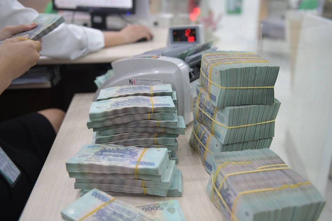 Tiền gửi khách hàng hụt nhịp tín dụng, ngân hàng tăng tốc phát hành giấy tờ có giá