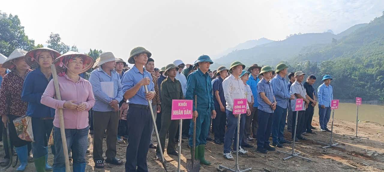 Các lực lượng tham gia lễ phát động