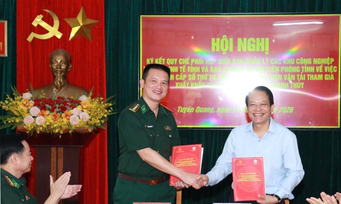 Ban Quản lý các khu công nghiệp và khu kinh tế tỉnh và Ban Chỉ huy Bộ đội Biên phòng tỉnh ký kết Quy chế phối hợp.