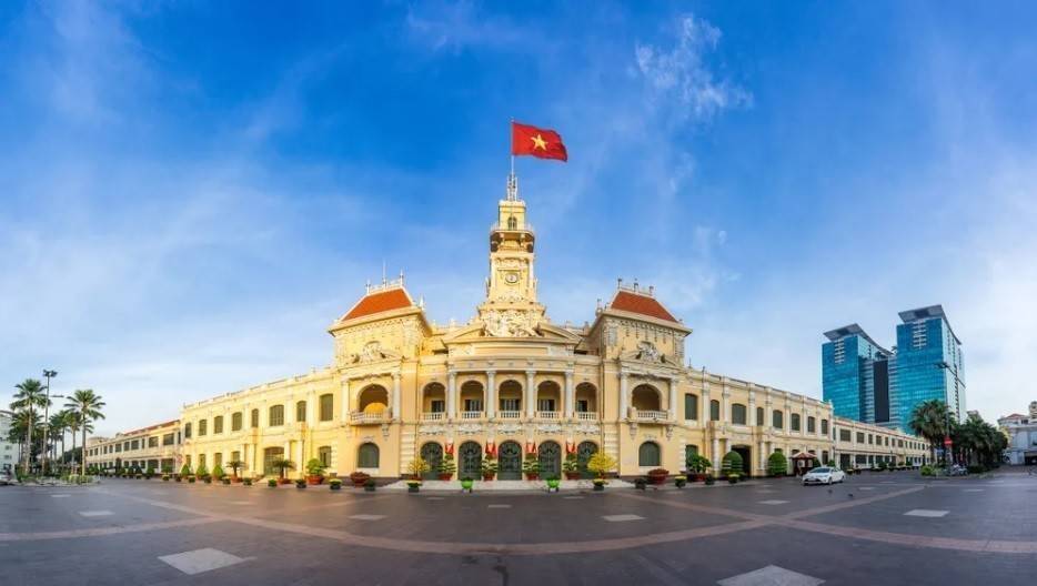 TP. Hồ Chí Minh điều chỉnh loạt thủ tục hành chính giao thông, y tế và giáo dục