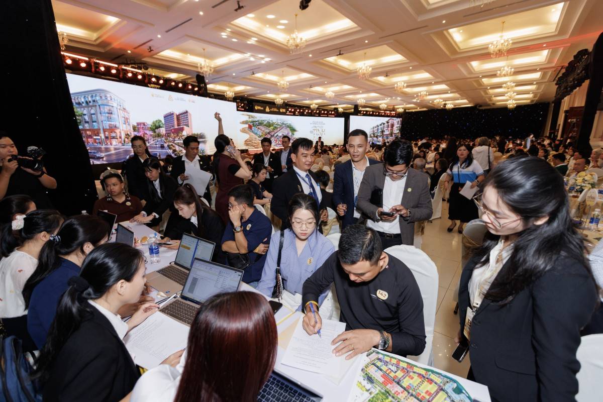 Không khí “chốt đơn” T&T Homes Elite Rivera sôi động kéo dài xuyên trưa