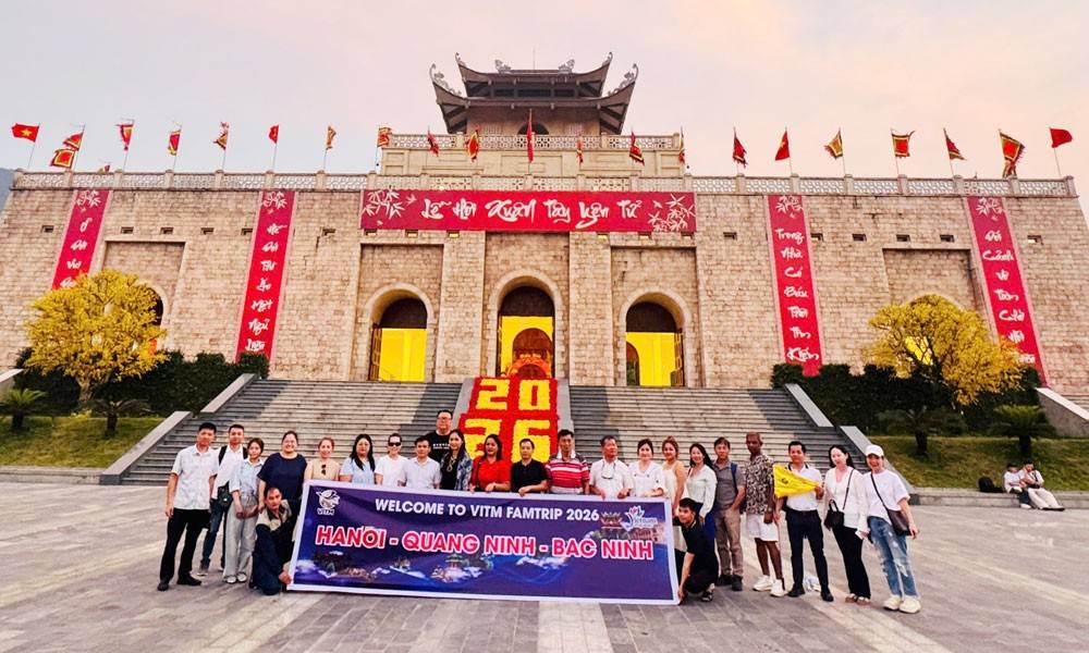 Các doanh nghiệp du lịch khảo sát điểm đến tại Khu du lịch tâm linh - sinh thái Tây Yên Tử (xã Tây Yên Tử).