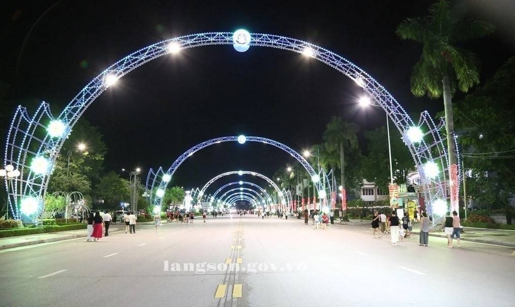 Lạng Sơn đánh thức kinh tế đêm biên giới bằng Lễ hội Ánh sáng và du lịch sự kiện