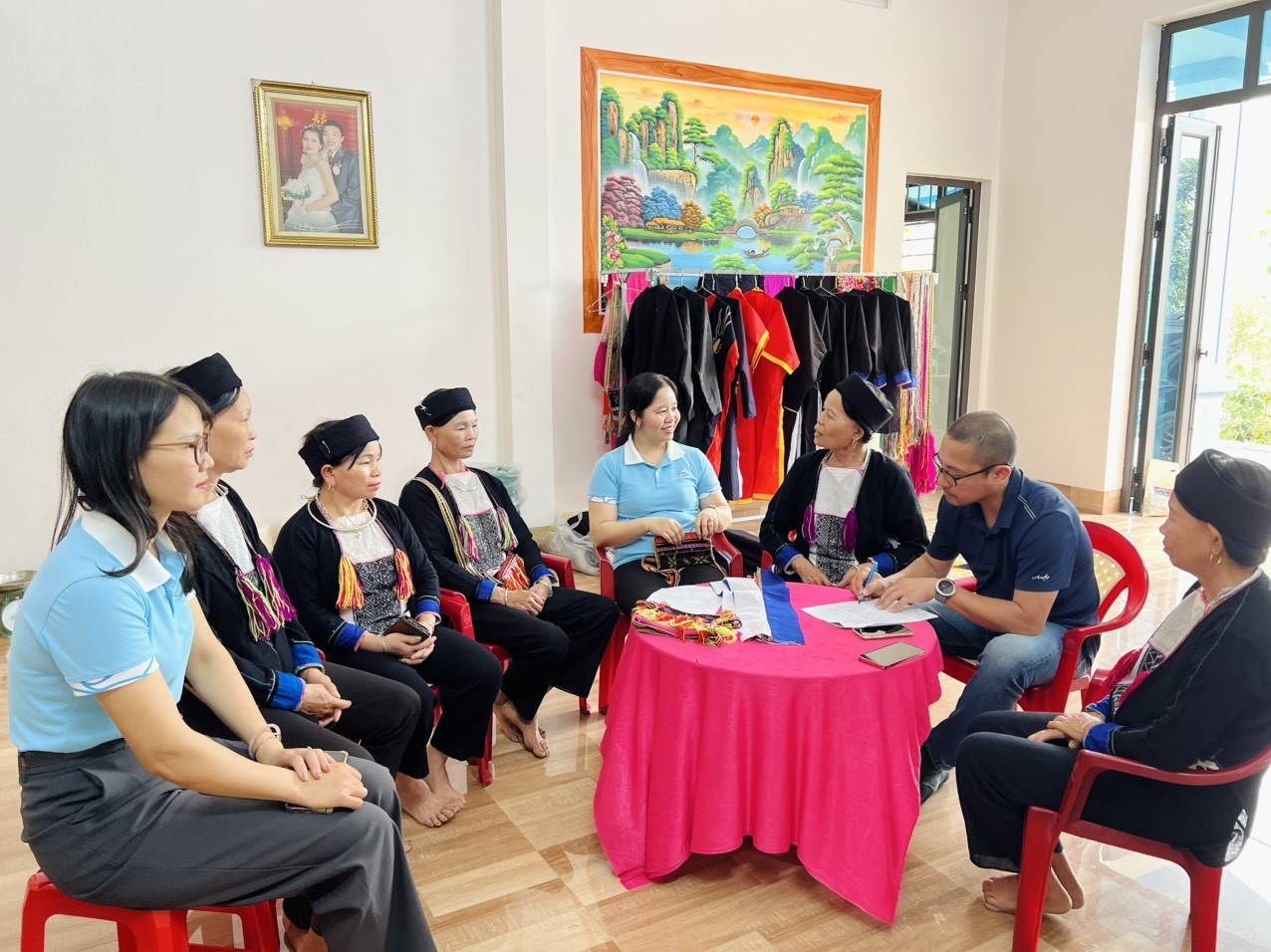 Hội Liên hiệp Phụ nữ tỉnh Lào Cai tổ chức khảo sát nhằm tìm kiếm, lựa chọn các doanh nghiệp, hợp tác xã, tổ hợp tác, hộ kinh doanh do phụ nữ làm chủ đủ điều kiện tham gia Dự án “Thúc đẩy kinh doanh và lãnh đạo cho doanh nhân nữ tại Lào Cai” (Dự án GREAT 2).