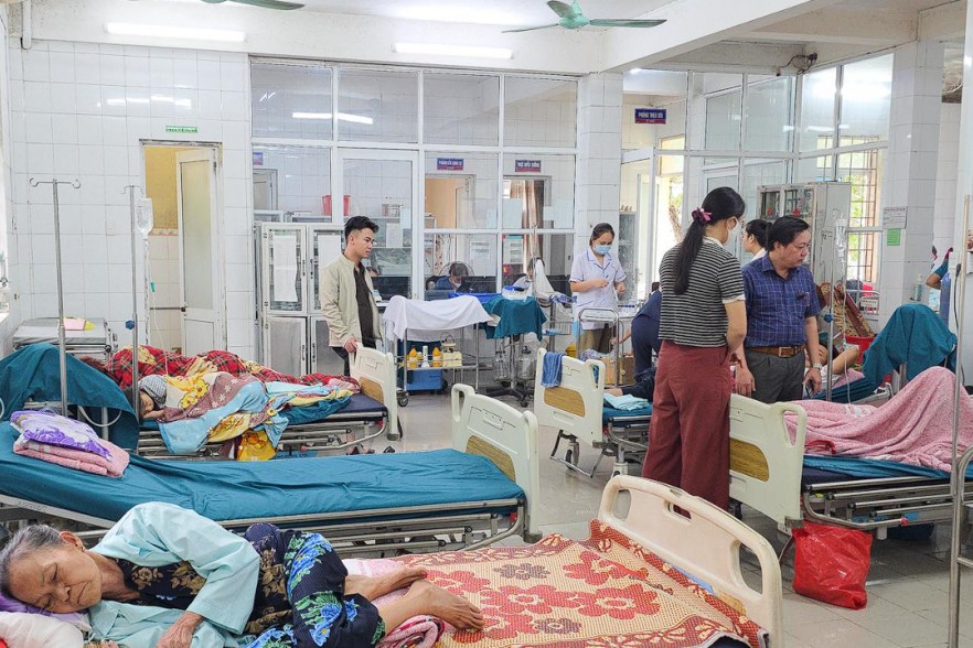 Quảng Trị: Tạm đình chỉ cơ sở bánh mì sau khi 42 người có triệu chứng nghi ngộ độc