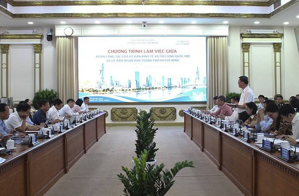 TP. Hồ Chí Minh: FDI vượt 10 tỷ USD, cắt 42% dự án đầu tư công để dồn vốn cho hạ tầng