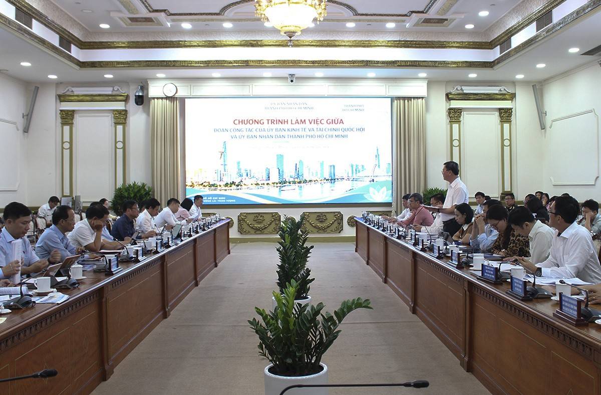 TP. Hồ Chí Minh: FDI vượt 10 tỷ USD, cắt 42% dự án đầu tư công để dồn vốn cho hạ tầng