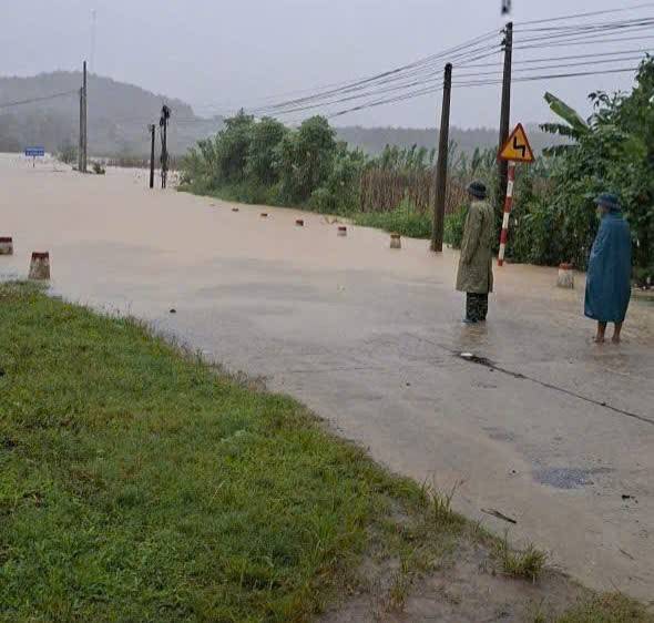 Thanh Hóa: Mưa lớn gây úng ngập, chia cắt giao thông tại nhiều xã miền núi
