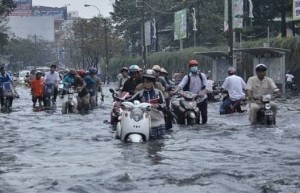 Hà Nội mưa lớn nhất 3 ngày, hàng chục điểm ngập khắp thành phố