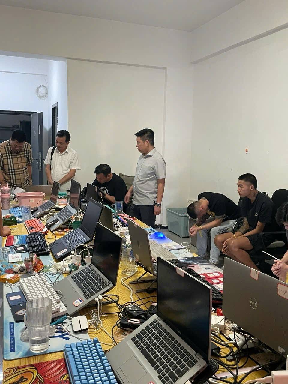 Hiện trường thời điểm Ban chuyên án đột kích