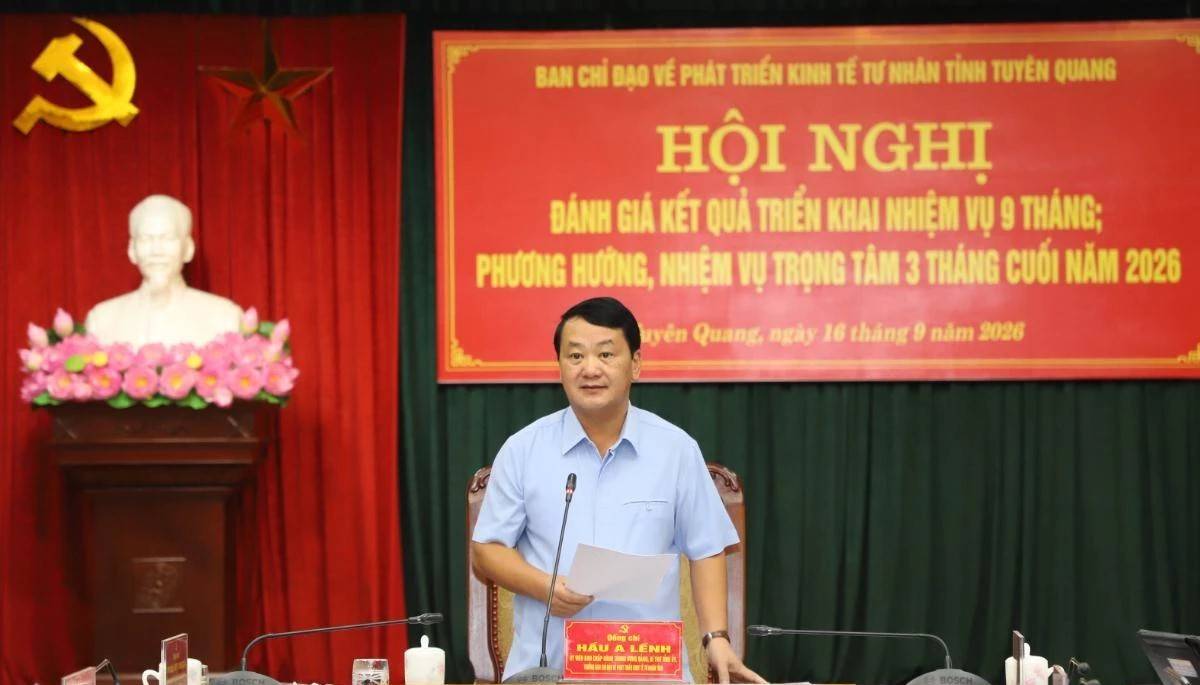 Bí thư Tỉnh ủy Hầu A Lềnh phát biểu kết luận hội nghị.