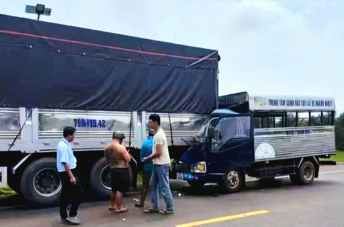 Đắk Lắk: Va chạm nghiêm trọng trên đường tránh Đông Buôn Ma Thuột, một thầy giáo dạy lái xe tử vong tại chỗ