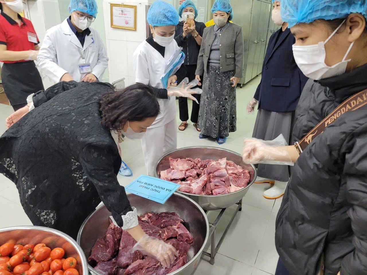 Hà Nội sắp kiểm tra đột xuất bữa ăn bán trú tại các trường học