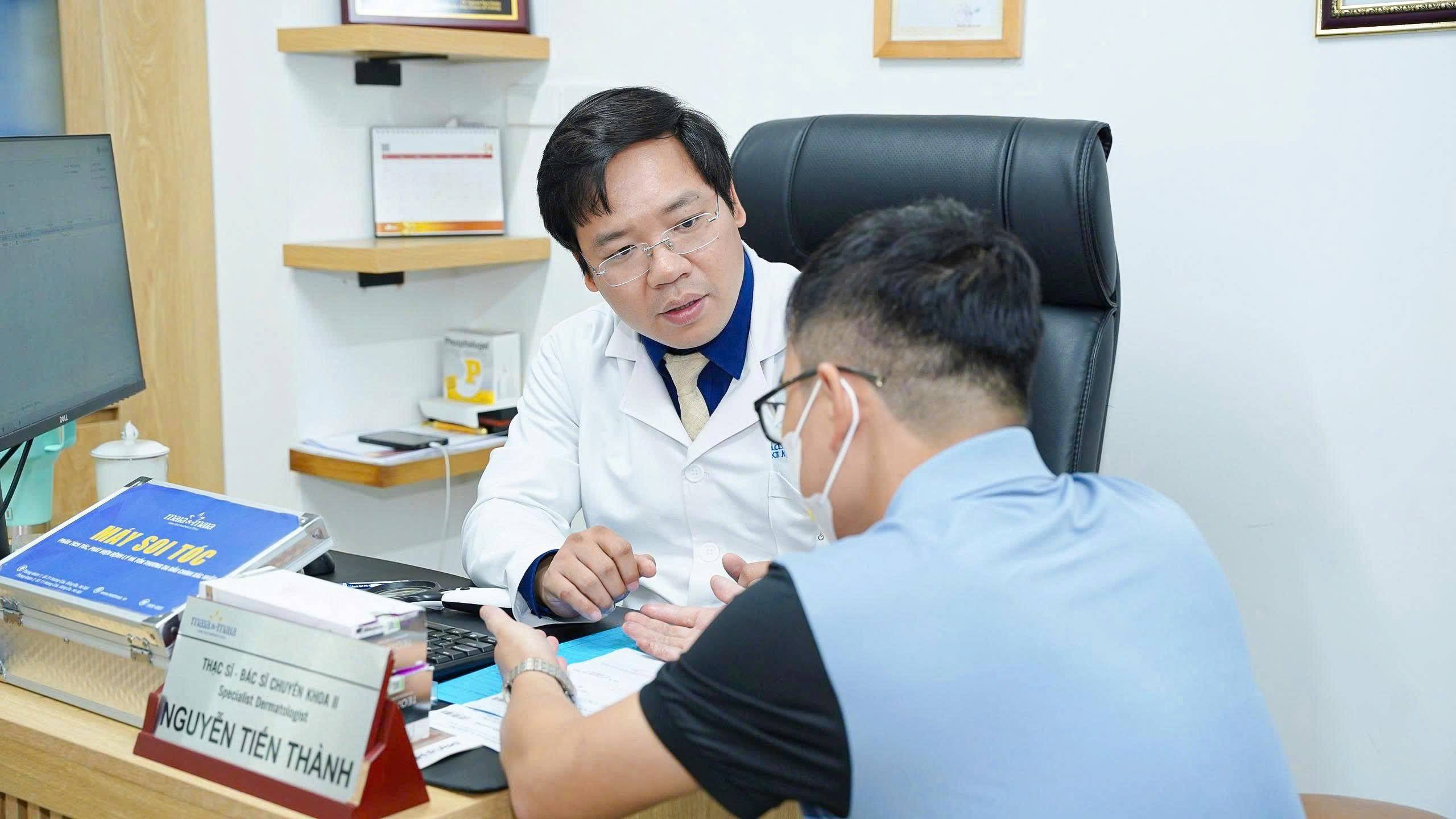 Lội nước ngập nhiều giờ ở Hà Nội, dấu hiệu trên da nào cần cảnh giác?