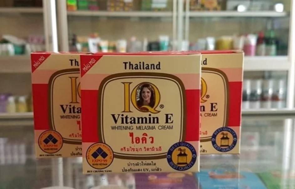 Kem thoa mặt IQ (nhãn hàng IQ, hộp 8g, Số lô: 112022, NSX: 2.11.2022, HSD: 2.11.2025) và sản phẩm Kem thoa mặt IQ (nhãn hàng IQ, hộp 8g, Số lô: 022024, NSX: 20.2.2024, HSD: 20.2.2027) có chứa Acid Salicylic không có trong thành phần công thức sản phẩm đã được cấp số tiếp nhận phiếu công bố sản phẩm mỹ phẩm.