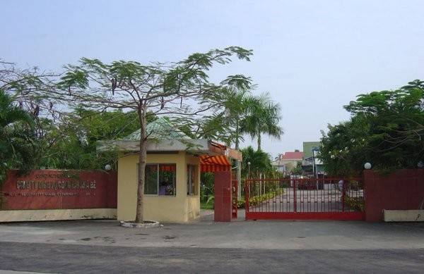 Năm 2010 Công ty Dịch vụ công ích Nhà Bè chuyển đổi thành Công ty Trách nhiệm hữu hạn một thành viên Dịch vụ công ích huyện Nhà Bè (do Nhà nước làm chủ sở hữu) theo Quyết định số 2771/QĐ-UBND ngày 25/6/2010 của Ủy ban nhân dân thành phố Hồ Chí Minh.