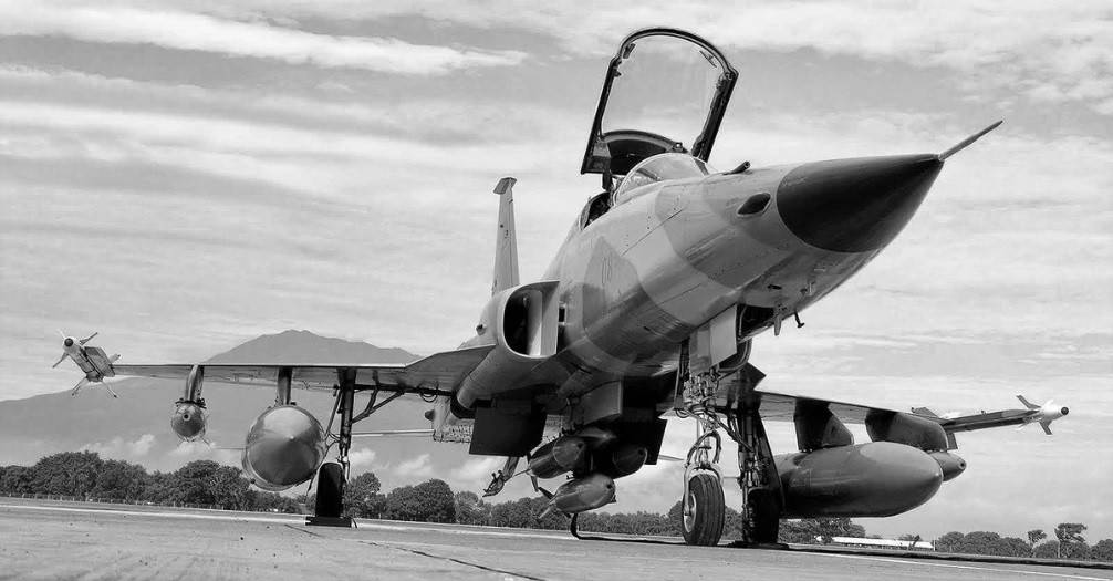 F-5E Tiger II là dòng máy bay tiêm kích siêu âm hạng nhẹ thế hệ thứ hai do hãng Northrop (Mỹ) thiết kế và chế tạo vào đầu những năm 1970. Nhà vua Maha Vajiralongkorn từng sang Mỹ học các chương trình bay chiến đấu, trong đó có huấn luyện với F-5E.
