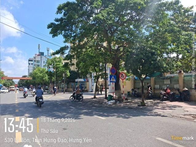 Công an phường Trần Hưng Đạo góp sức lập lại trật tự khu vực cổng các bệnh viện