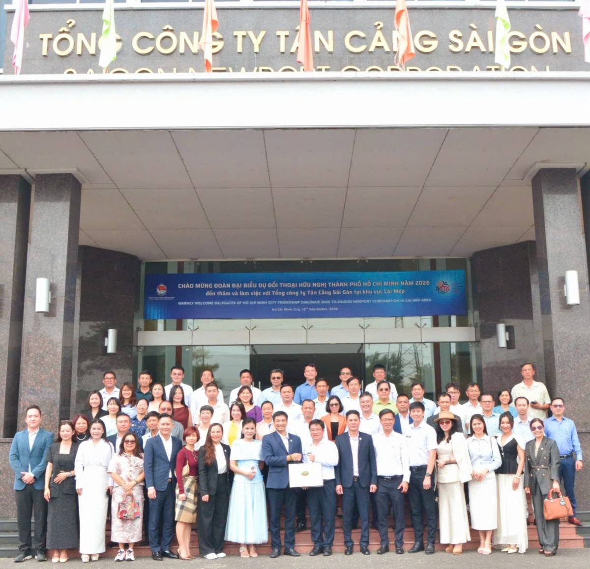 Đoàn đến thăm và làm việc với 