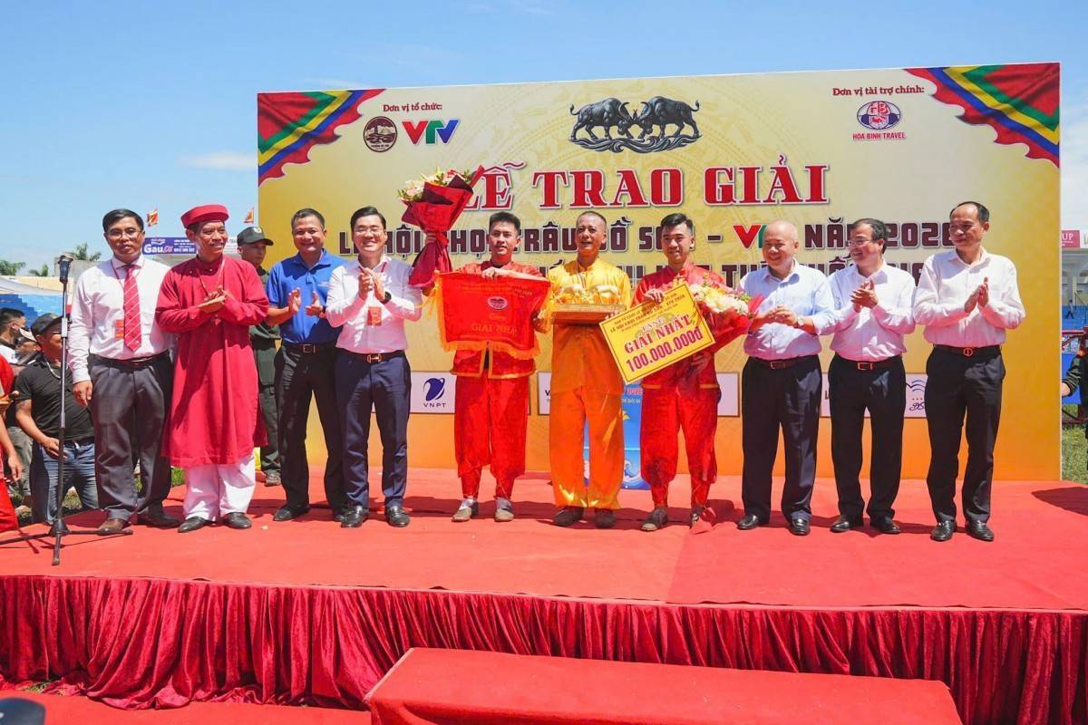 Trâu số 15 vượt 14 đối thủ, đăng quang Lễ hội chọi trâu Đồ Sơn 2026