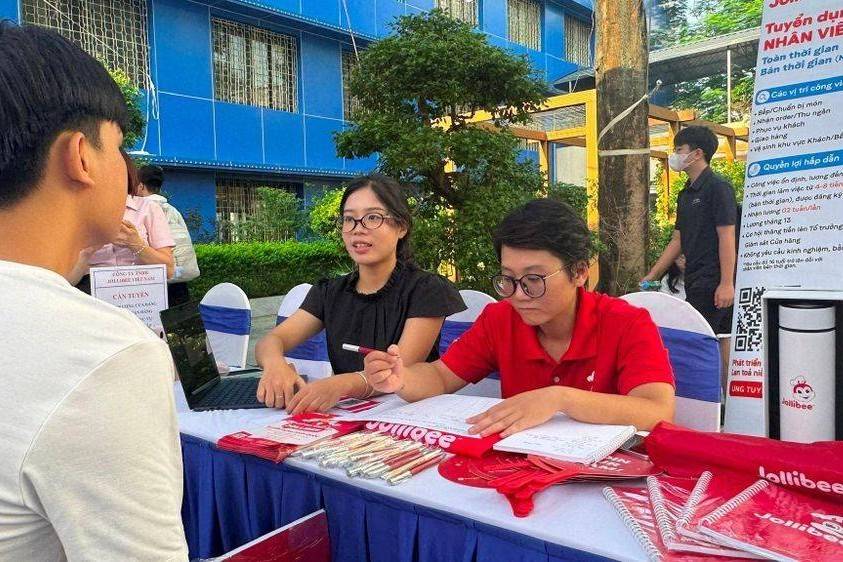 Đô thị lõi Hà Nội: Mở rộng không gian việc làm, nâng chất lượng lao động trẻ