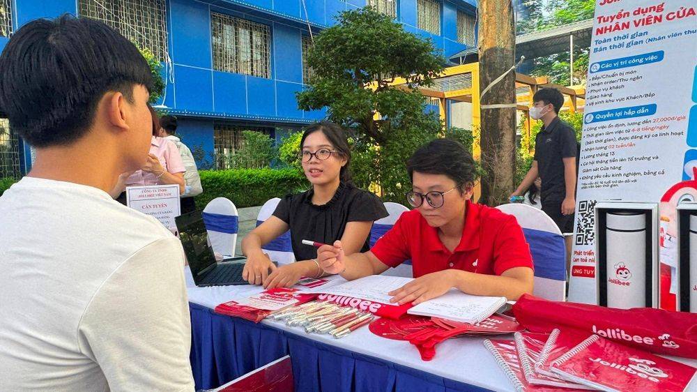 Đô thị lõi Hà Nội: Mở rộng không gian việc làm, nâng chất lượng lao động trẻ
