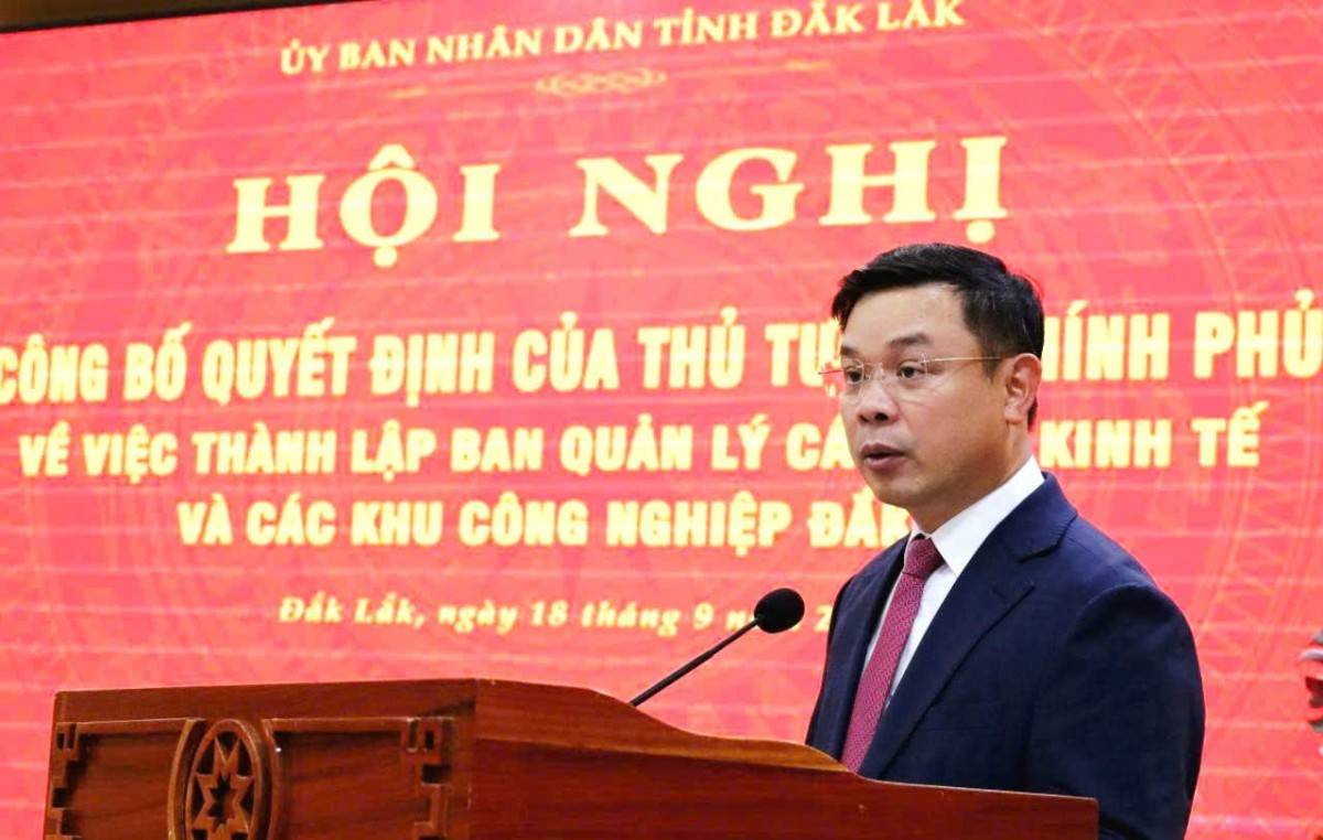 Ông Đỗ Hữu Huy, Ủy viên Dự khuyết Trung ương Đảng, Phó Bí thư Tỉnh ủy, Chủ tịch UBND tỉnh Đắk Lắk phát biểu chỉ đạo và giao nhiệm vụ. (Ảnh: Kim Bảo - Cổng TTĐT Đắk Lắk)