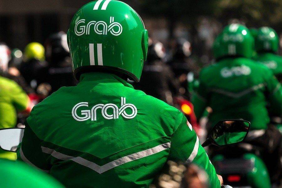 “Phụ phí nắng nóng” hoặc các loại phí, phụ phí khác do Grab áp dụng nếu được cộng trực tiếp vào giá cước sẽ làm thay đổi tổng cước phí mà người tiêu dùng phải trả, do đó phải được thông báo đầy đủ, rõ ràng cho người tiêu dùng trước khi áp dụng theo quy định của pháp luật về bảo vệ quyền lợi người tiêu dùng.