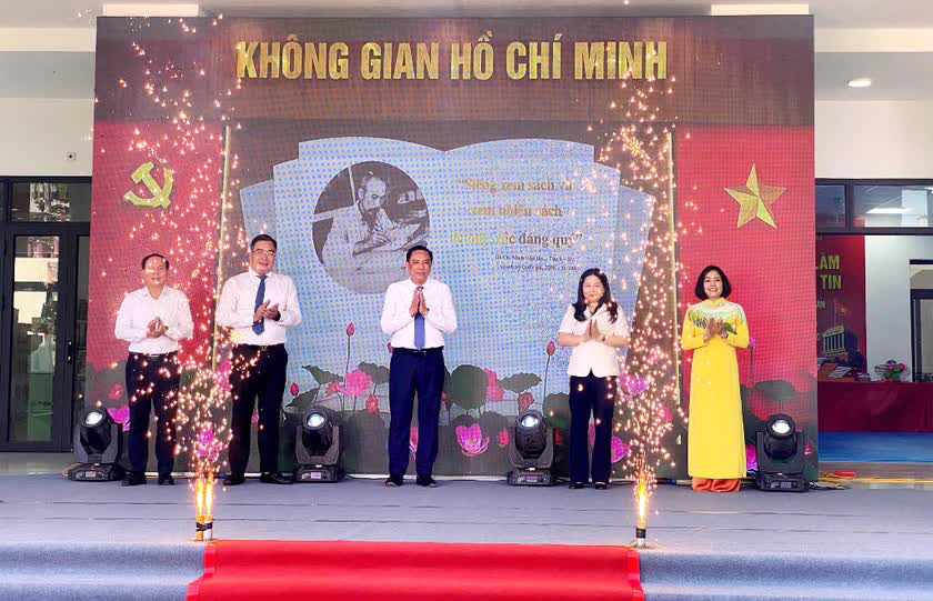 Lào Cai số hóa gần 2.000 tư liệu trong Không gian Hồ Chí Minh tại thư viện