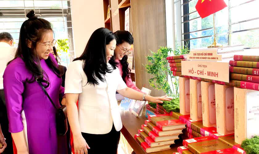 Lào Cai số hóa gần 2.000 tư liệu trong Không gian Hồ Chí Minh tại thư viện