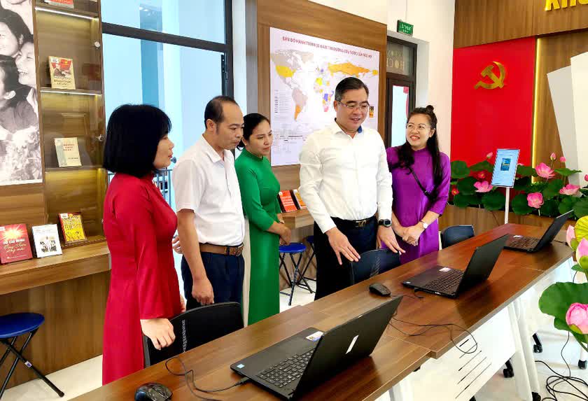 Lào Cai số hóa gần 2.000 tư liệu trong Không gian Hồ Chí Minh tại thư viện