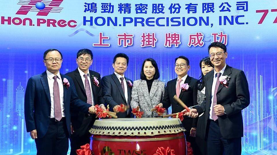 Hon. Precision đánh dấu bước ngoặt lớn khi niêm yết trên Sở Giao dịch Chứng khoán Đài Loan với mã 7769 vào tháng 11/2025, đưa Hsieh Wen-Ta lần đầu xuất hiện trong danh sách những người giàu nhất Đài Loan