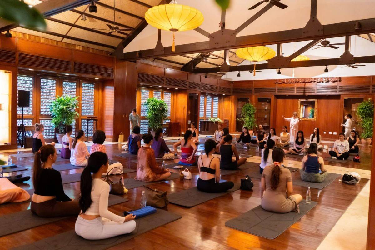 Một khoảng thời gian để rời xa những xao động thường ngày, lắng nghe cơ thể và hiện diện trọn vẹn trong từng khoảnh khắc.