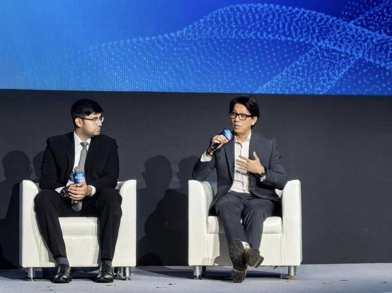 tham gia một phiên thảo luận chuyên sâu do World Broadband Association (Hiệp hội Băng thông rộng Thế giới) tổ chức, tập trung phân tích vai trò đang thay đổi của các nhà mạng viễn thông trong kỷ nguyên AI và những tác động của sự chuyển dịch này đối với hạ tầng viễn thông toàn cầu. 