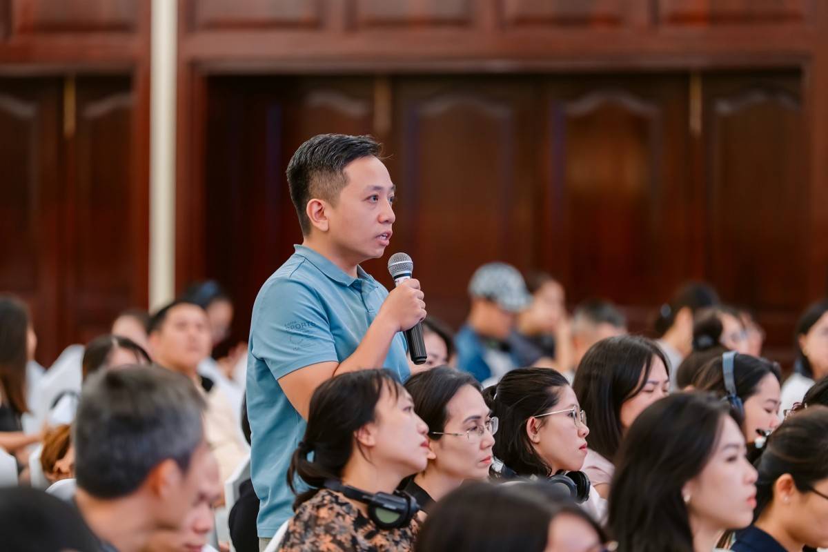 Những câu hỏi của phụ huynh cho thấy các vấn đề về màn hình, mạng xã hội, thuật toán và AI đang ngày càng trở thành một phần quan trọng trong quá trình nuôi dạy trẻ.