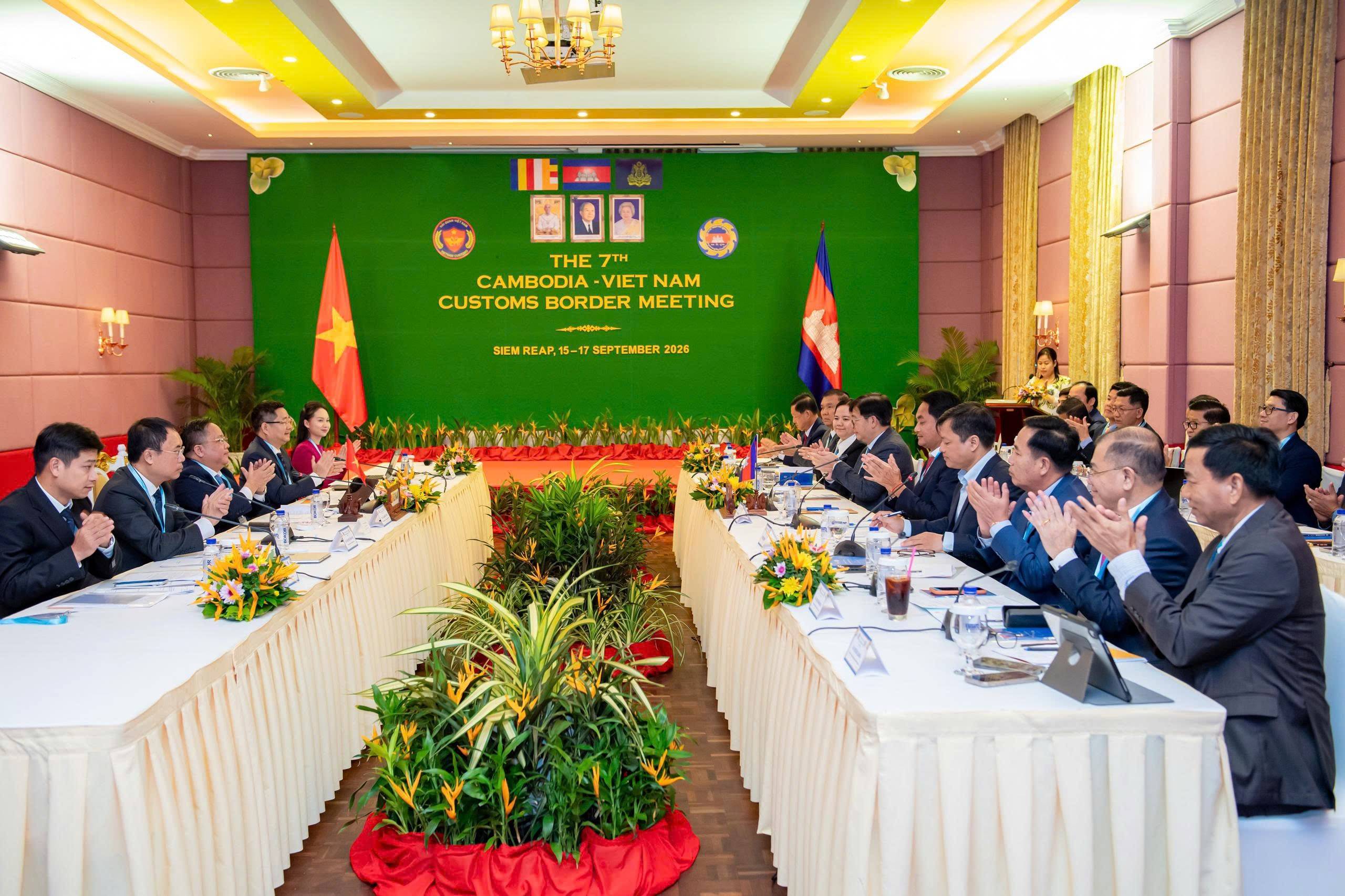 Hải quan Việt Nam - Campuchia tăng cường phối hợp chống buôn lậu qua biên giới