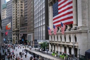 Nasdaq lập đỉnh, giá dầu và lợi suất trái phiếu Mỹ cùng giảm