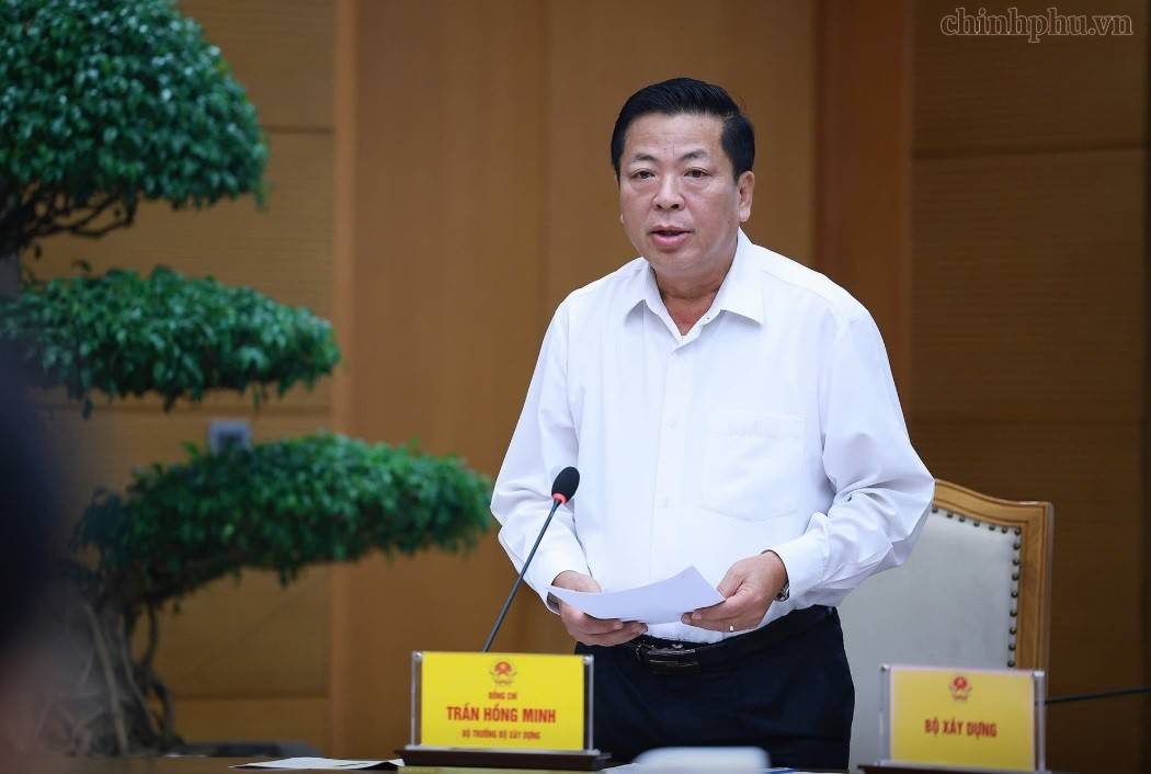 Bộ trưởng Bộ Xây dựng Trần Hồng Minh báo cáo tại cuộc họp - Ảnh: chinhphu.vn/Nhật Bắc
