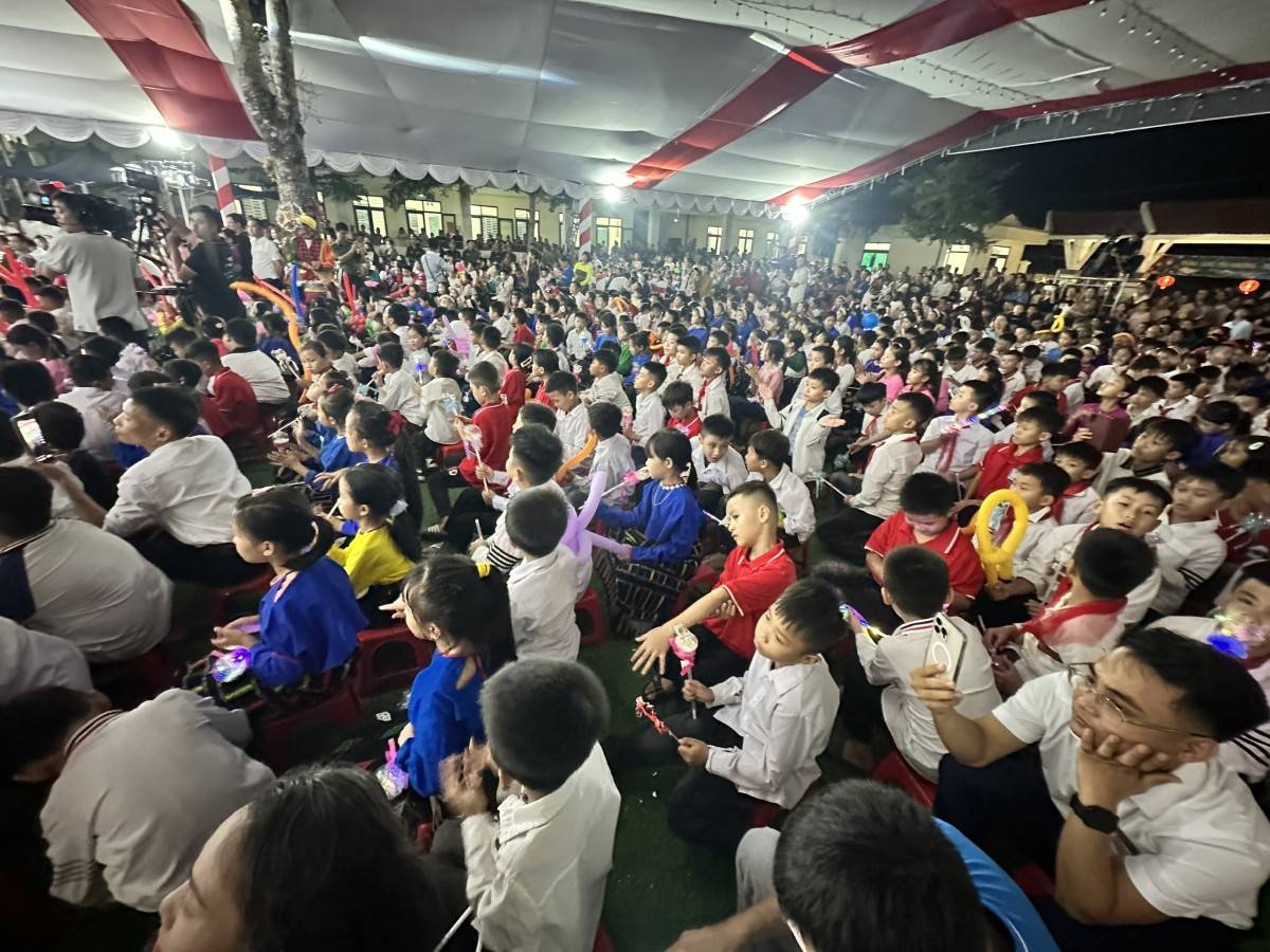 Yên Khương (Thanh Hoá) bừng sáng đêm trăng rằm nơi biên giới