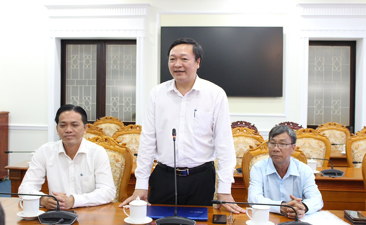 Ông Phan Trọng Hạnh, Phó Chủ tịch UBND phường Phước Thắng đại diện cho các tập thể nhận khen thưởng, phát biểu tại buổi lễ