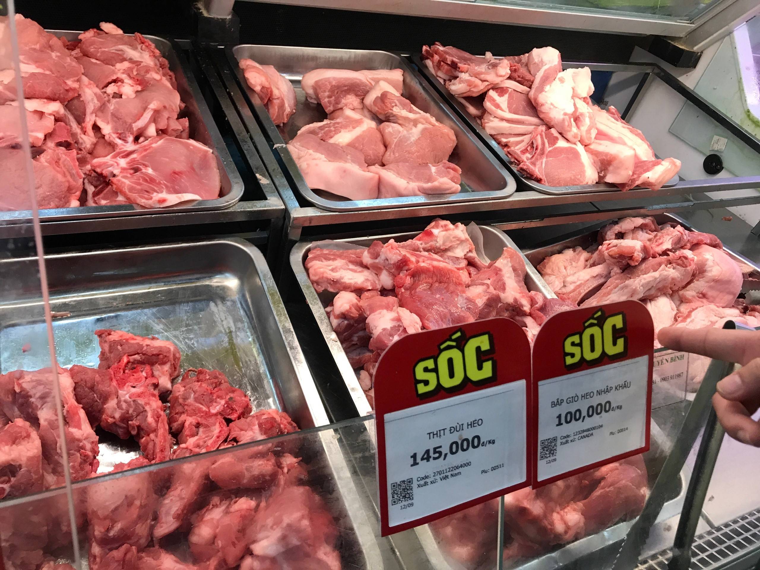 Thịt nhập khẩu vượt 2 tỷ USD, giá gia cầm bình quân chỉ 26.500 đồng/kg