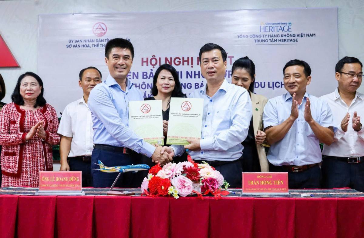  Lãnh đạo Sở VHTTDL tỉnh Đắk Lắk và Trung tâm Heritage trao biên bản ghi nhớ hợp tác về truyền thông, quảng bá văn hóa và du lịch tỉnh Đắk Lắk giai đoạn 2026 - 2030 